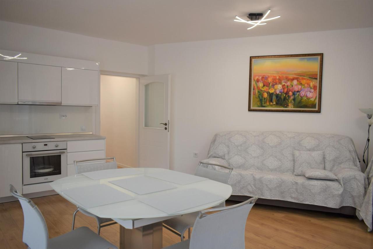 Top Center Apartment Gramophone With Private Parking Burgas City Exteriér fotografie