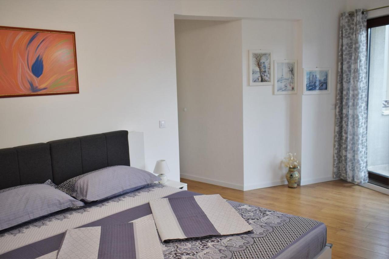 Top Center Apartment Gramophone With Private Parking Burgas City Exteriér fotografie