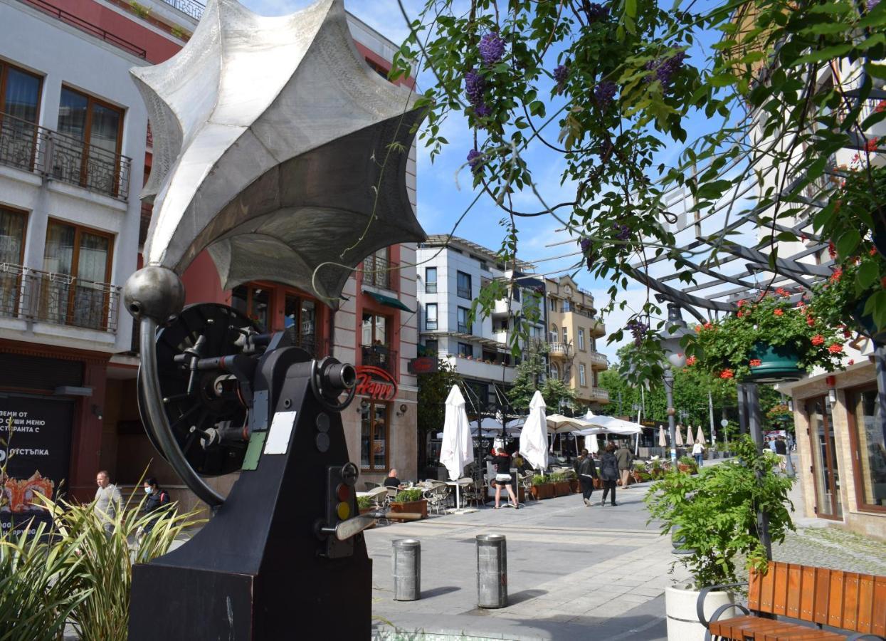 Top Center Apartment Gramophone With Private Parking Burgas City Exteriér fotografie
