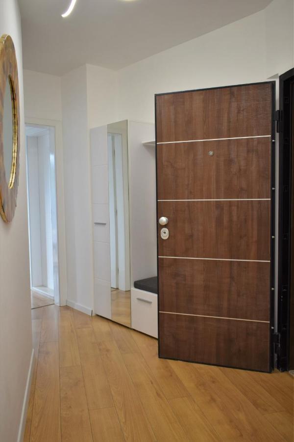 Top Center Apartment Gramophone With Private Parking Burgas City Exteriér fotografie