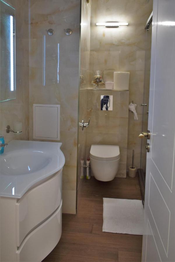 Top Center Apartment Gramophone With Private Parking Burgas City Exteriér fotografie