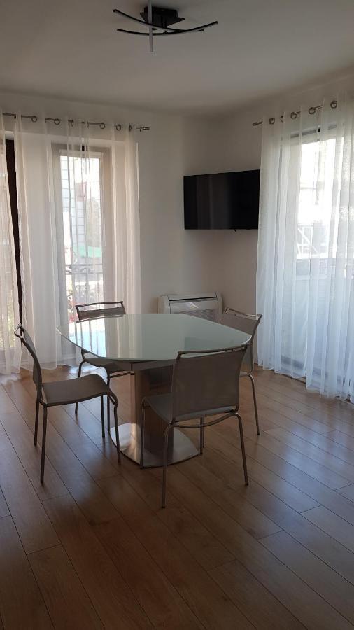 Top Center Apartment Gramophone With Private Parking Burgas City Exteriér fotografie